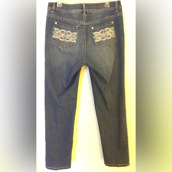Style & Co. DENIM Jeans W/Tummy Control and Slim Legs. SZ 12 - Picture 2 of 9